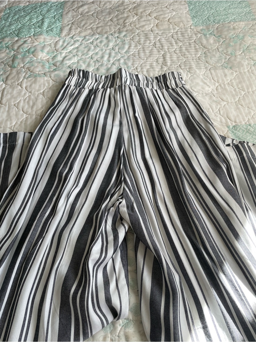 H&M Black & White Vertical Stripe Wide Leg Pants With Side Pockets